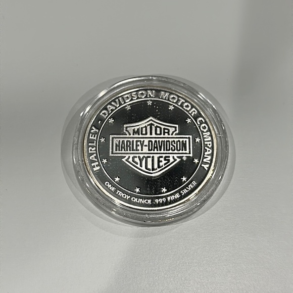 Harley-Davidson 90th Anniversary Vintage Fine Silver Coin in Display Case - Picture 3 of 5
